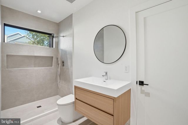 7421 MAGARITY RD, Falls Church, VA 22043