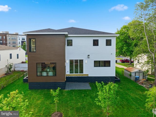 7421 MAGARITY RD, Falls Church, VA 22043