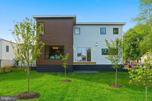 7421 MAGARITY RD, Falls Church, VA 22043