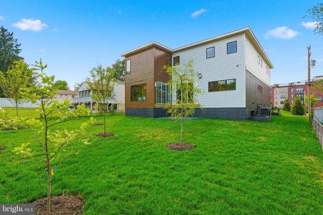 7421 MAGARITY RD, Falls Church, VA 22043