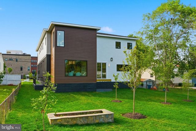 7421 MAGARITY RD, Falls Church, VA 22043