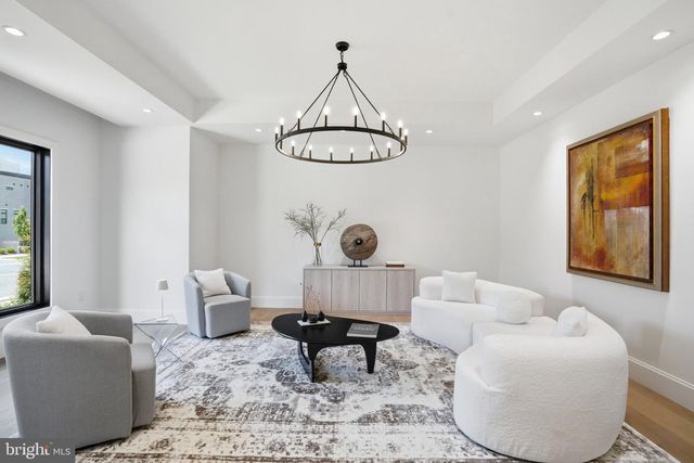 7421 MAGARITY RD, Falls Church, VA 22043
