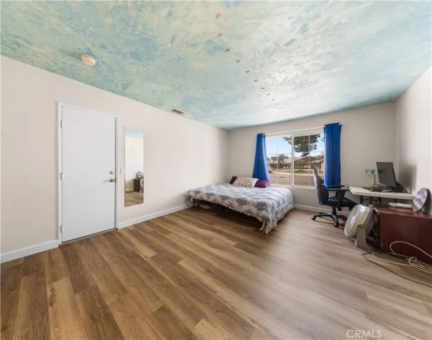 10945 Trenmar Ln, Bloomington, CA 92316