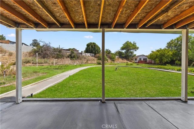 10945 Trenmar Ln, Bloomington, CA 92316