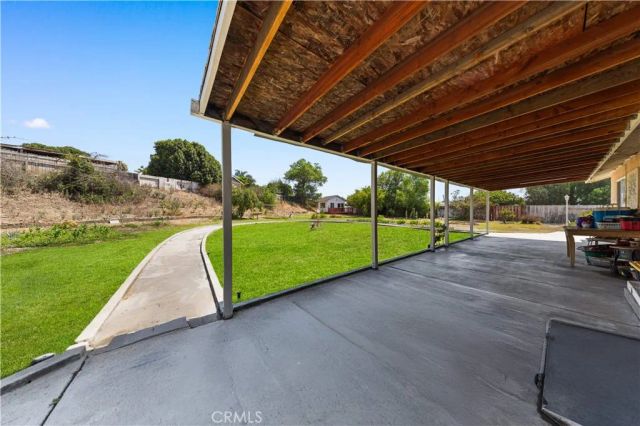 10945 Trenmar Ln, Bloomington, CA 92316