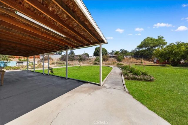 10945 Trenmar Ln, Bloomington, CA 92316