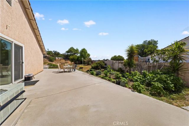 10945 Trenmar Ln, Bloomington, CA 92316