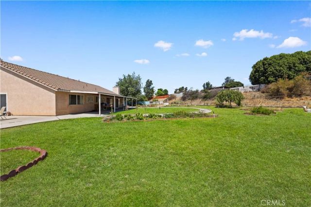 10945 Trenmar Ln, Bloomington, CA 92316