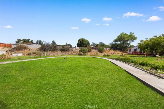 10945 Trenmar Ln, Bloomington, CA 92316