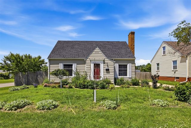1001 25th ST SE, Cedar Rapids, IA 52403