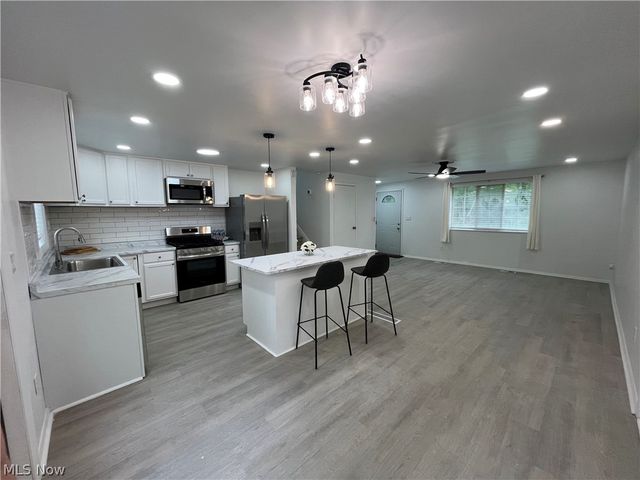 3539 Dunstan Drive NW, Warren, OH 44485