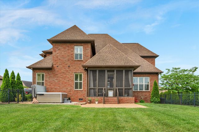 303 Charleston St, Lebanon, TN 37087