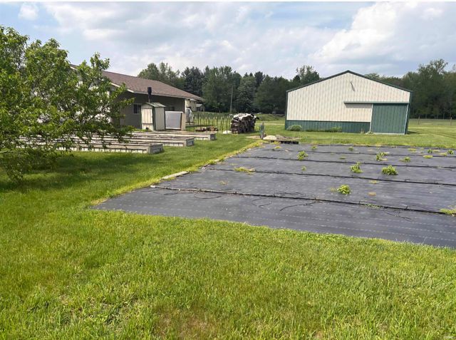 69590 County rd 21 Road, New Paris, IN 46553