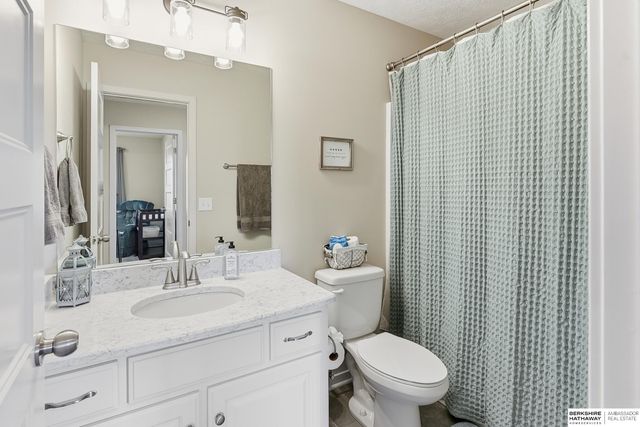 2022 Gindy Circle, Bellevue, NE 68147