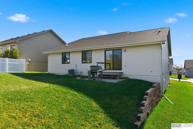 2022 Gindy Circle, Bellevue, NE 68147