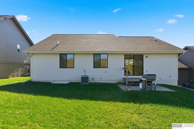 2022 Gindy Circle, Bellevue, NE 68147