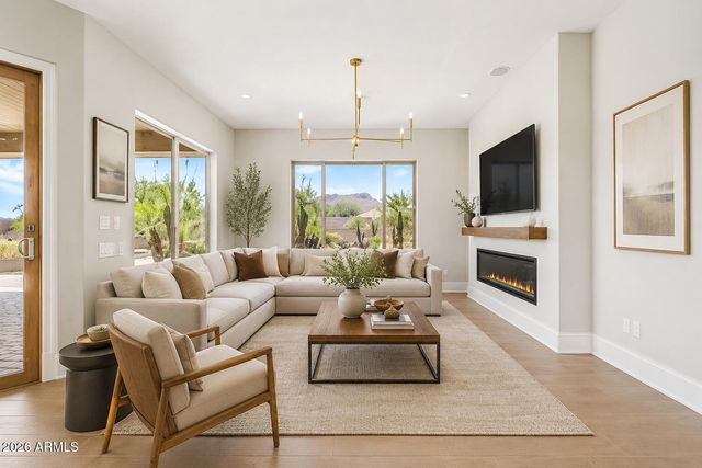 5629 W HEDGEHOG Place, Phoenix, AZ 85083
