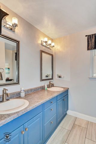 8838 Oakwood Drive, Hickory Hills, IL 60457