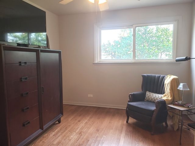 8838 Oakwood Drive, Hickory Hills, IL 60457