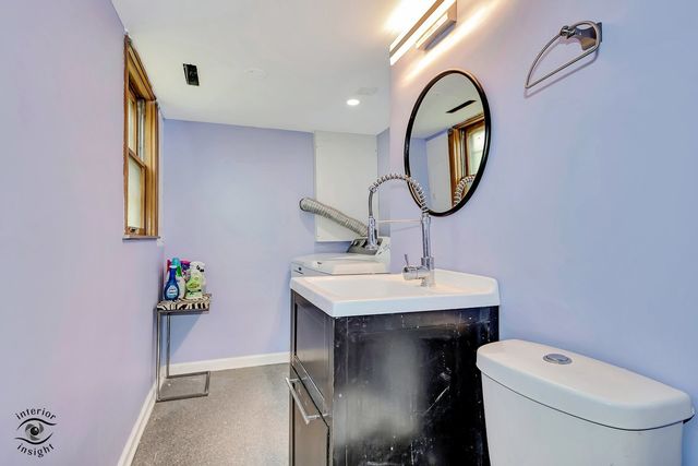 8838 Oakwood Drive, Hickory Hills, IL 60457