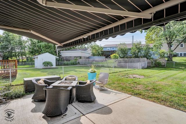 8838 Oakwood Drive, Hickory Hills, IL 60457