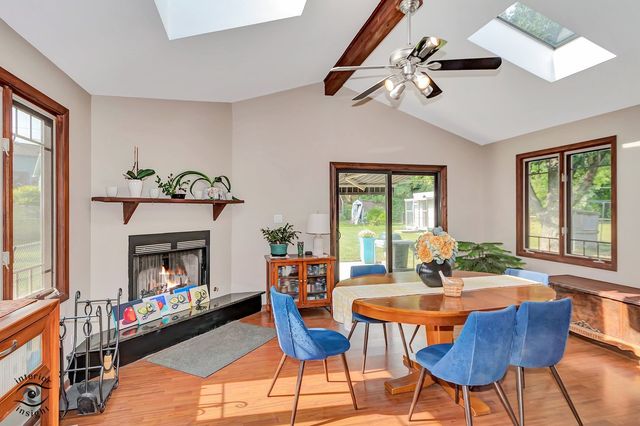 8838 Oakwood Drive, Hickory Hills, IL 60457