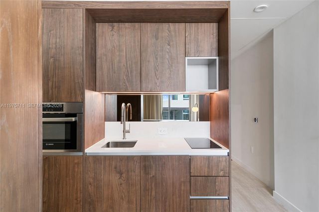 1611 SW 2nd Av 504, Miami, FL 33129