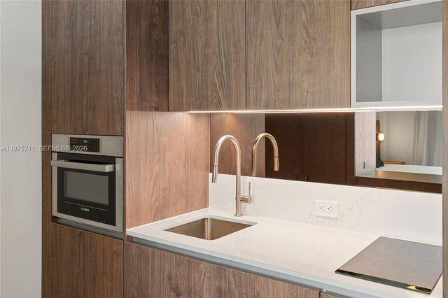 1611 SW 2nd Av 504, Miami, FL 33129