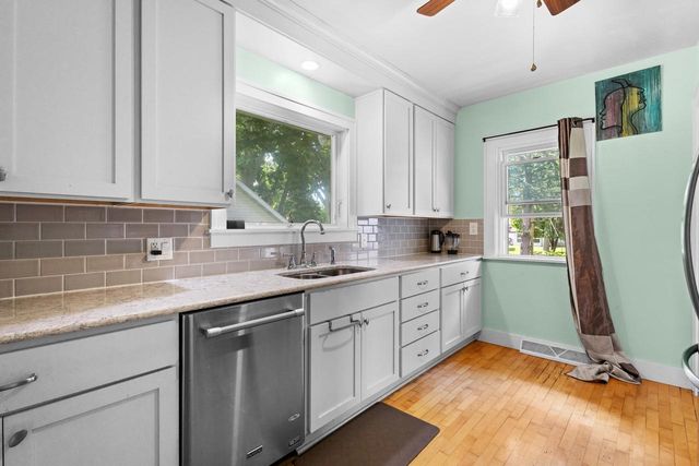 135 W 23RD AVENUE, Oshkosh, WI 54902