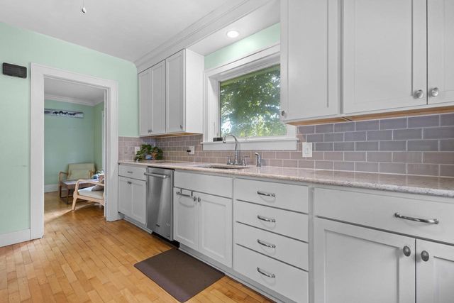 135 W 23RD AVENUE, Oshkosh, WI 54902