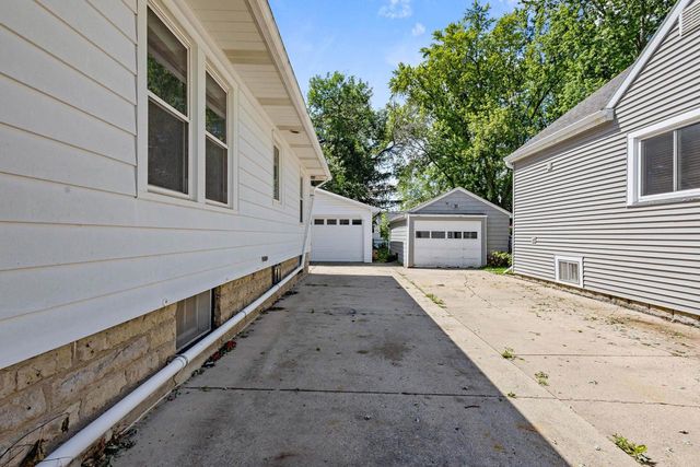 135 W 23RD AVENUE, Oshkosh, WI 54902