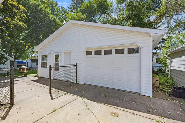 135 W 23RD AVENUE, Oshkosh, WI 54902
