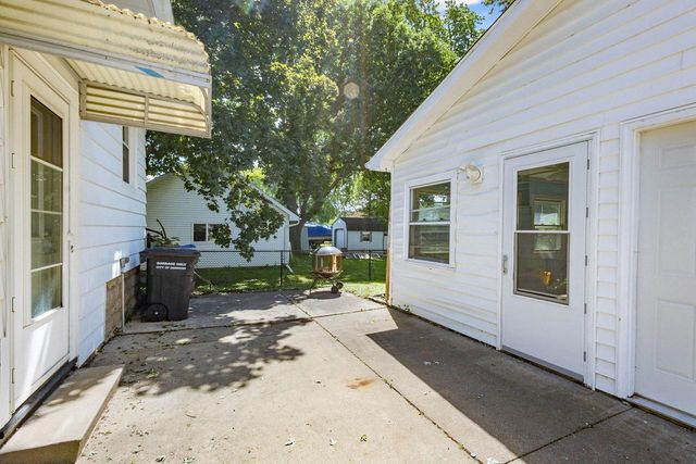 135 W 23RD AVENUE, Oshkosh, WI 54902