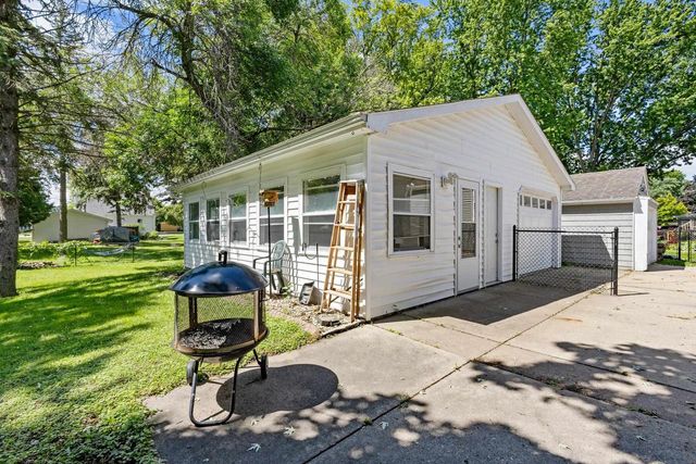 135 W 23RD AVENUE, Oshkosh, WI 54902