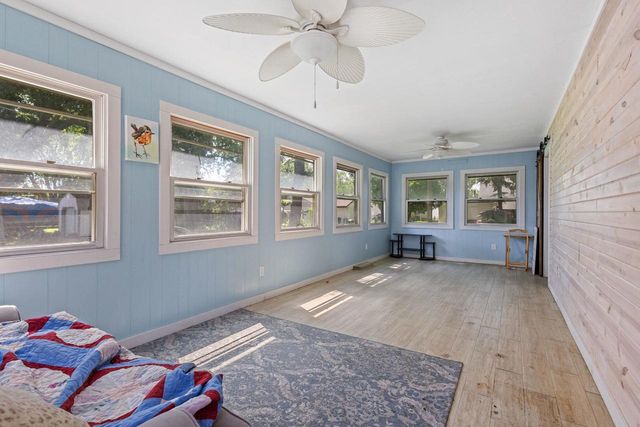 135 W 23RD AVENUE, Oshkosh, WI 54902