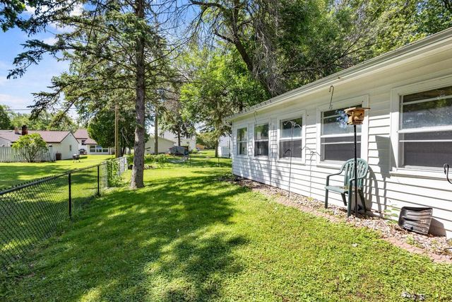 135 W 23RD AVENUE, Oshkosh, WI 54902