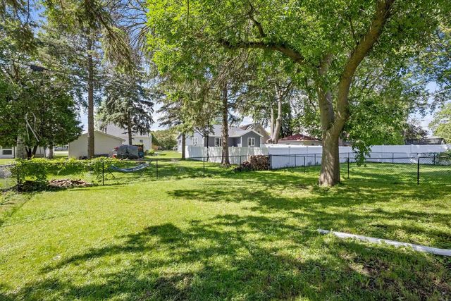 135 W 23RD AVENUE, Oshkosh, WI 54902