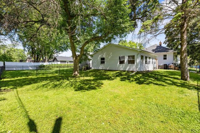 135 W 23RD AVENUE, Oshkosh, WI 54902