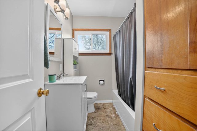 1421 Rainbow Drive, Cedar Falls, IA 50613