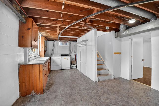 1421 Rainbow Drive, Cedar Falls, IA 50613