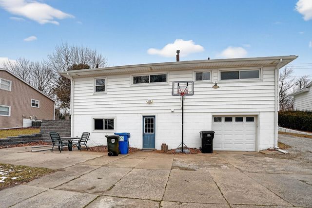 1421 Rainbow Drive, Cedar Falls, IA 50613