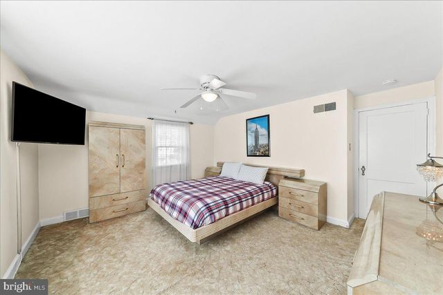 322 TWIN OAKS DR, Havertown, PA 19083