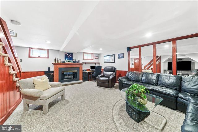 322 TWIN OAKS DR, Havertown, PA 19083