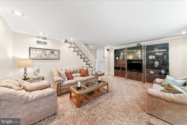 322 TWIN OAKS DR, Havertown, PA 19083
