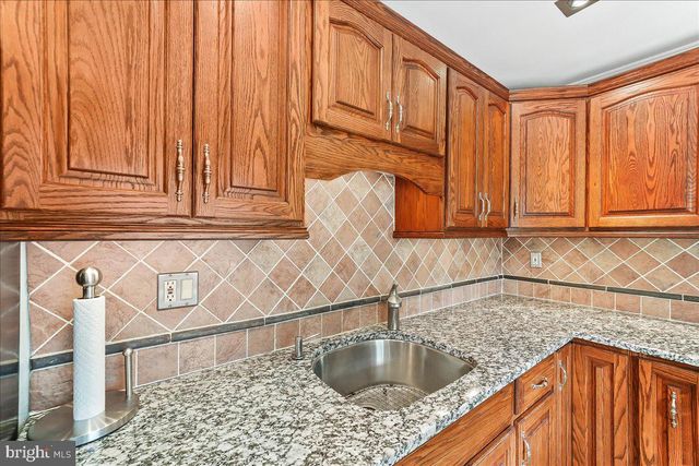 322 TWIN OAKS DR, Havertown, PA 19083