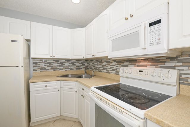 2007 Oleander Boulevard B, Fort Pierce, FL 34950