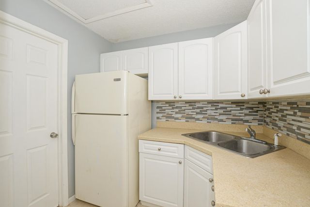 2007 Oleander Boulevard B, Fort Pierce, FL 34950