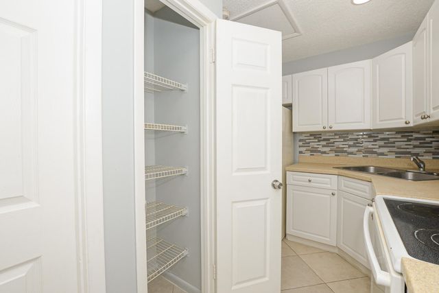 2007 Oleander Boulevard B, Fort Pierce, FL 34950