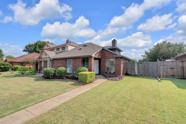 2111 Prairie Creek Trail, Garland, TX 75040