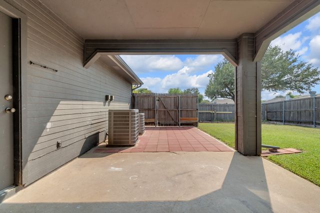 2111 Prairie Creek Trail, Garland, TX 75040